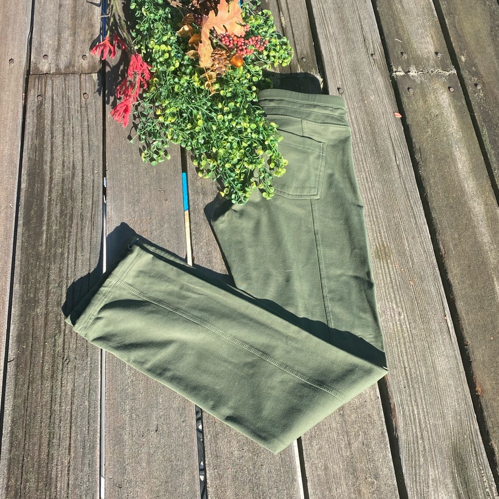 NWOT Athleta pants 🌿